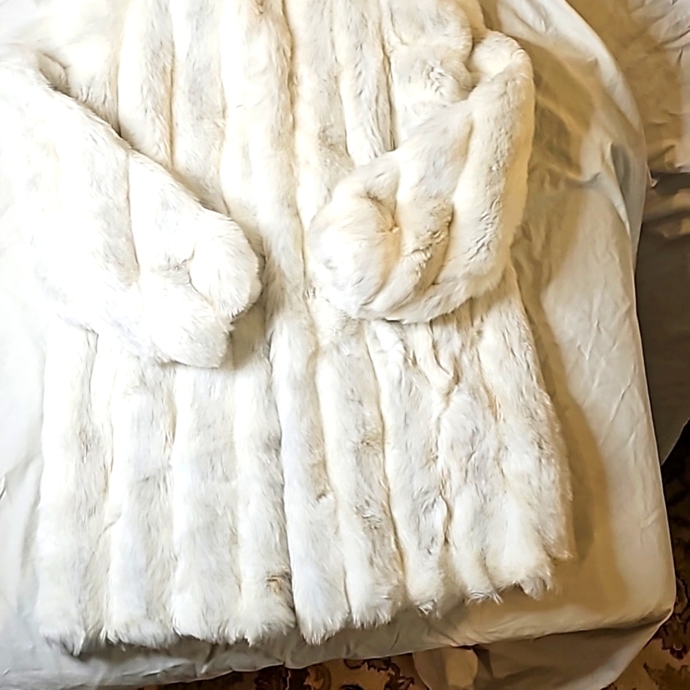 EUC FAUX FOX FUR 3/4 Lenght Coat By Jordache Size 11/12